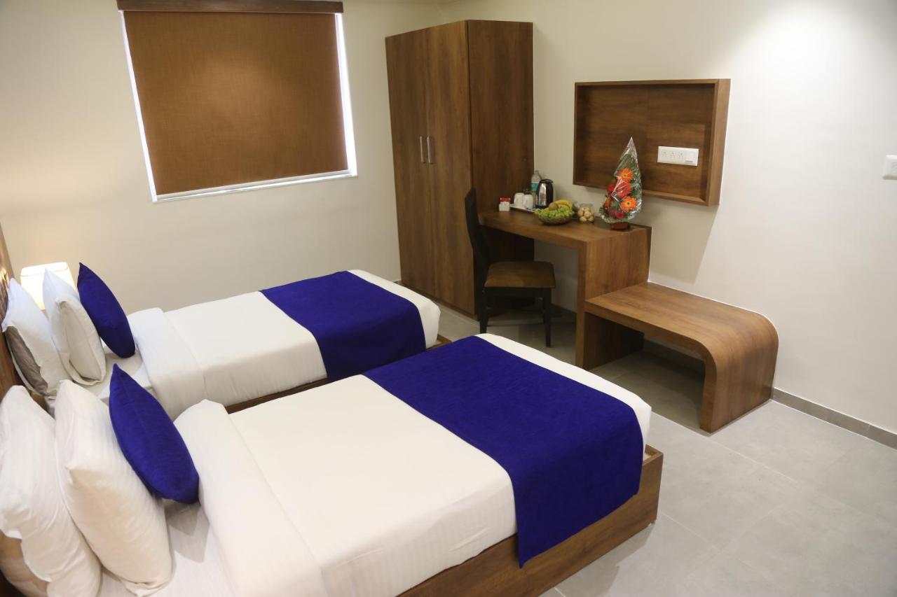 Hotel Nova Pride Rajkot Eksteriør bilde