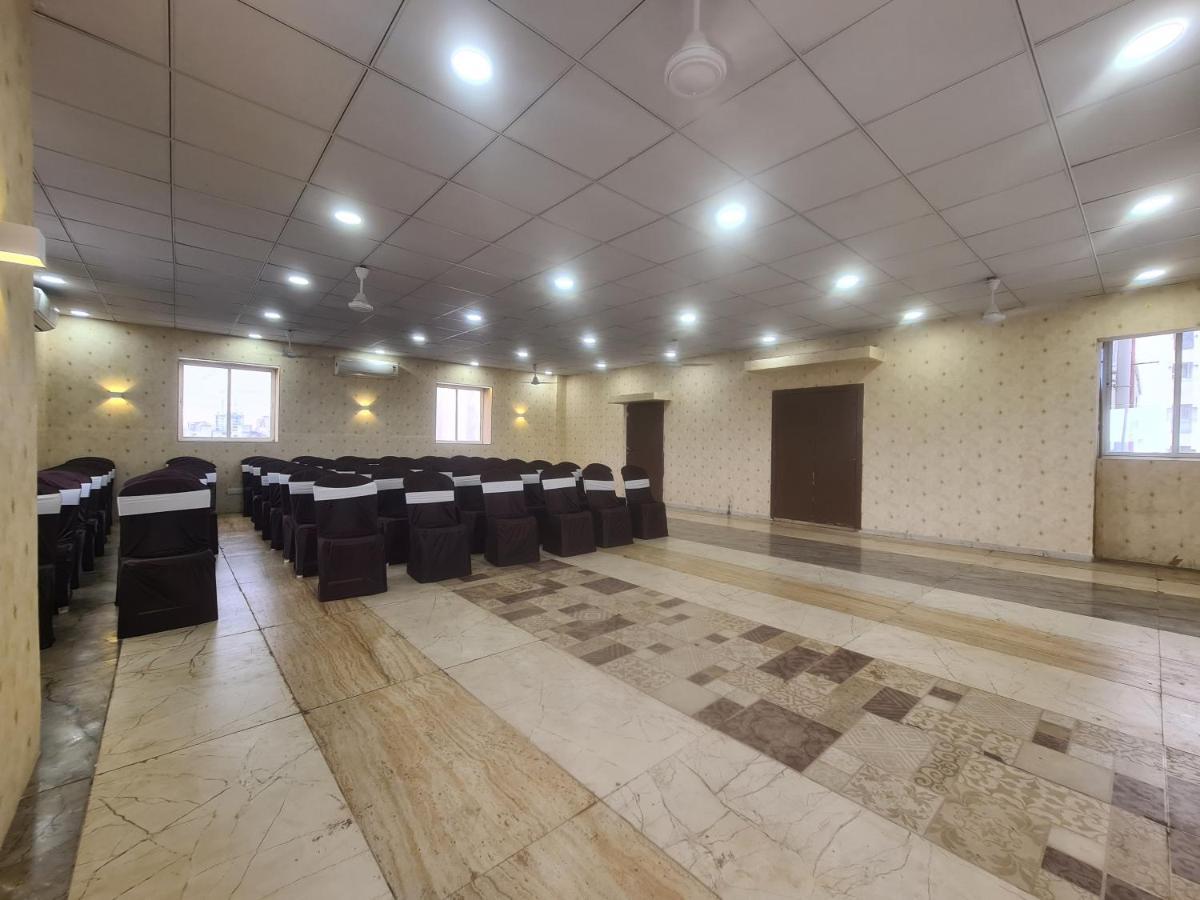 Hotel Nova Pride Rajkot Eksteriør bilde