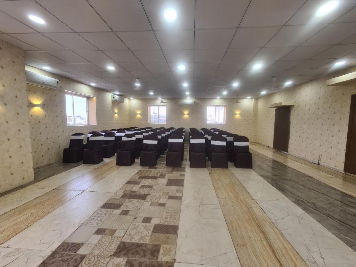 Hotel Nova Pride Rajkot Eksteriør bilde