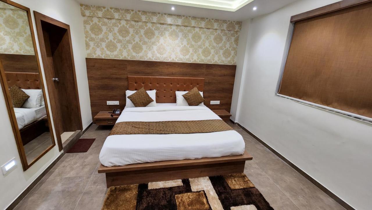 Hotel Nova Pride Rajkot Eksteriør bilde