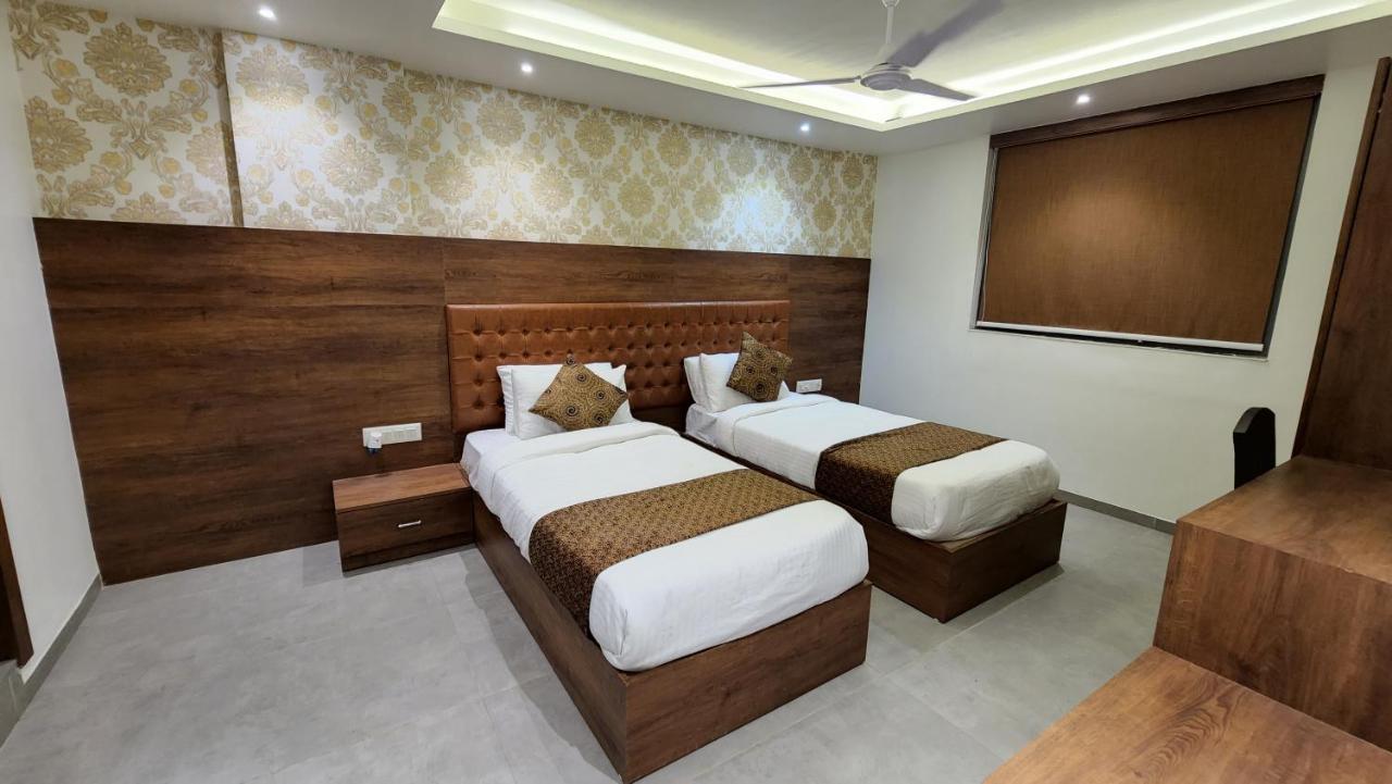 Hotel Nova Pride Rajkot Eksteriør bilde