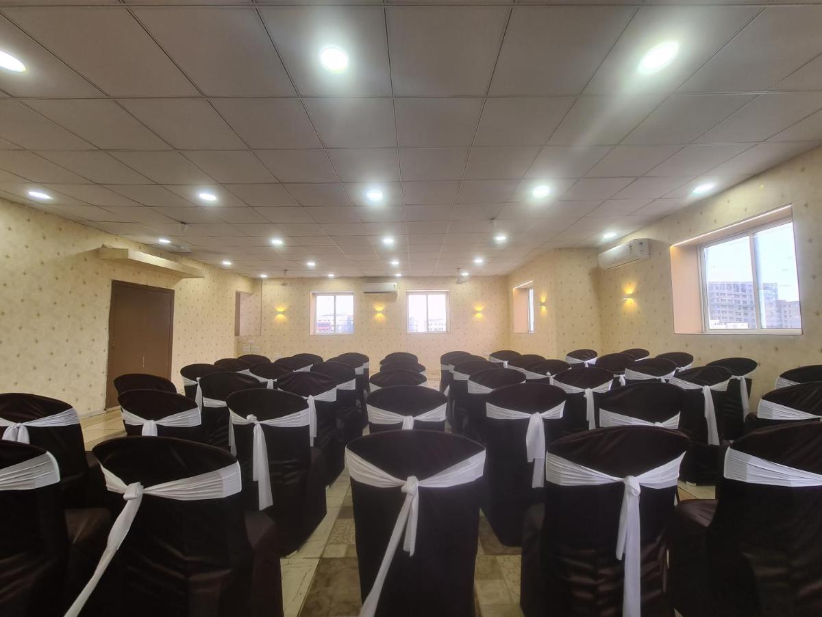 Hotel Nova Pride Rajkot Eksteriør bilde