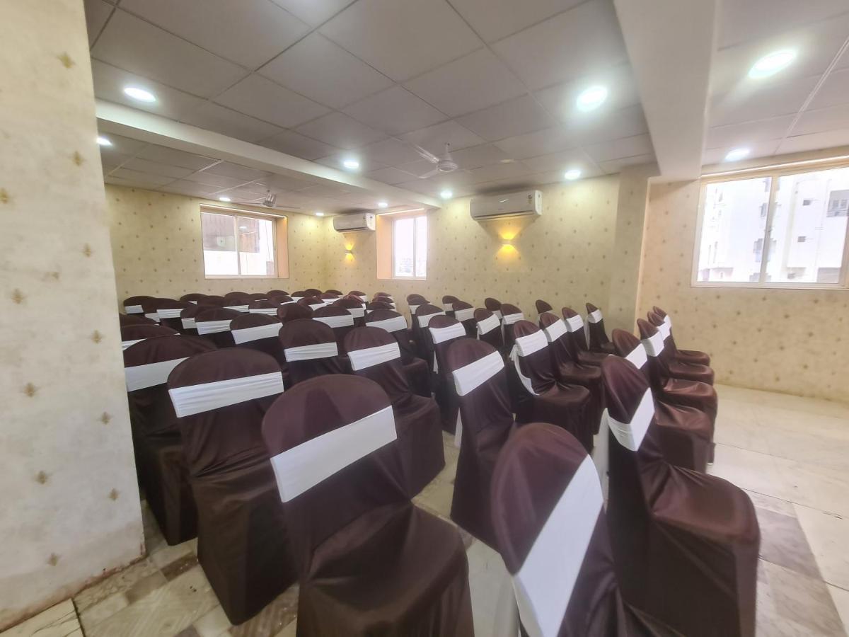 Hotel Nova Pride Rajkot Eksteriør bilde