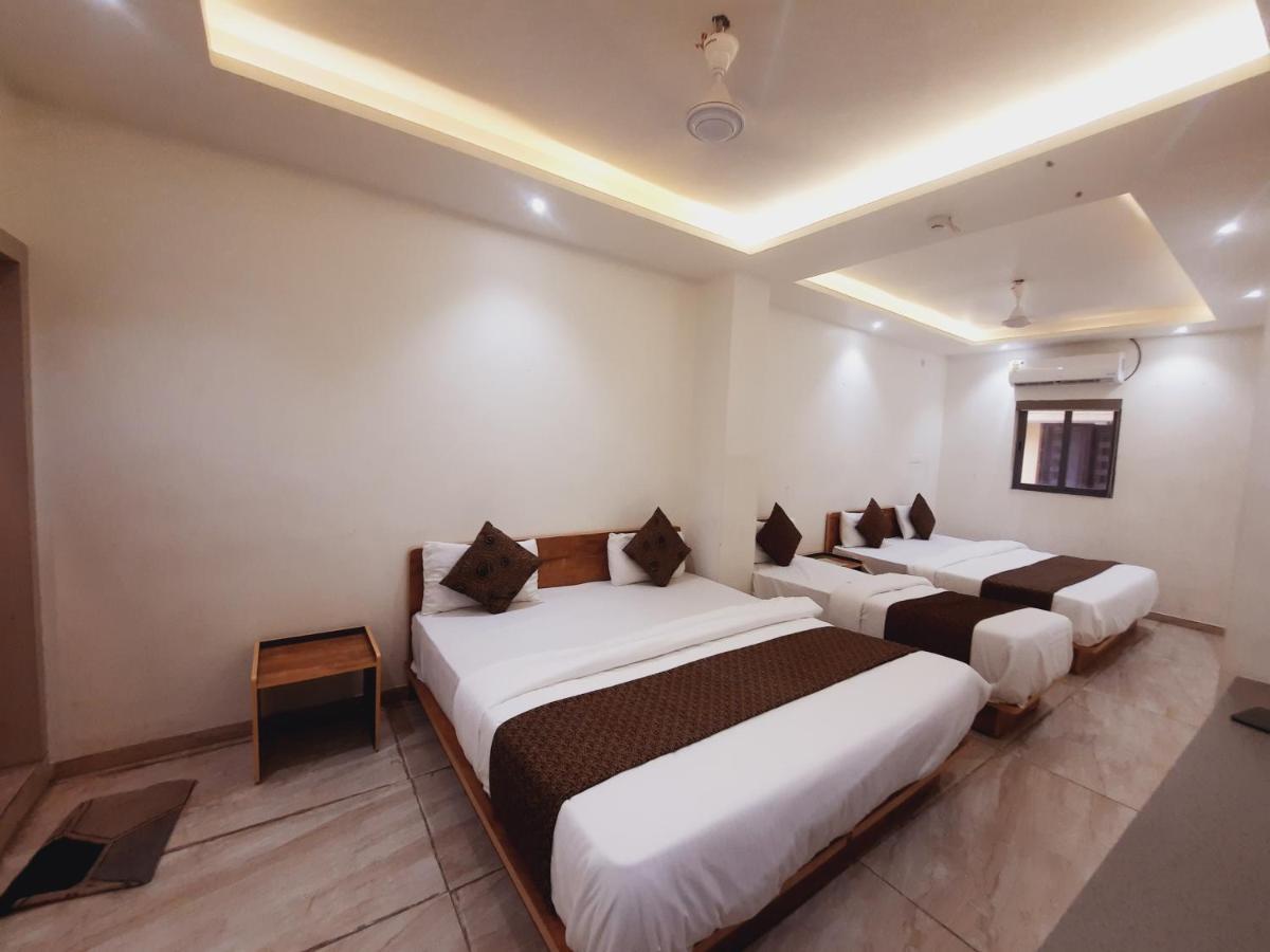 Hotel Nova Pride Rajkot Eksteriør bilde