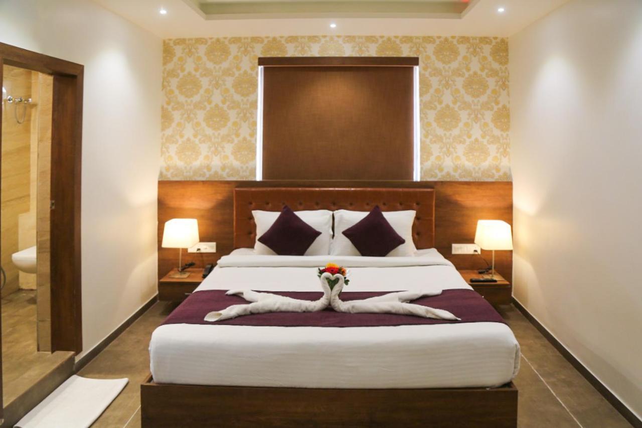 Hotel Nova Pride Rajkot Eksteriør bilde