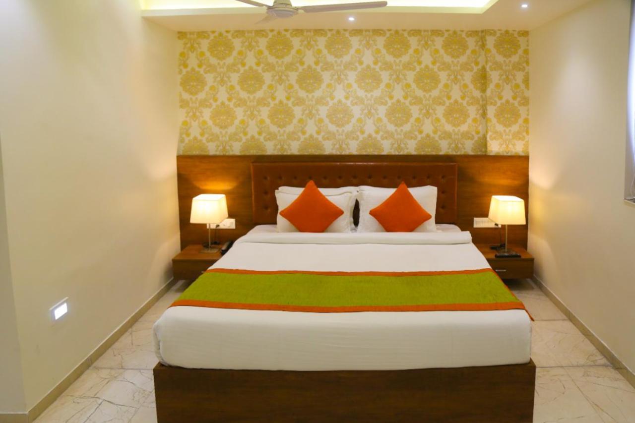Hotel Nova Pride Rajkot Eksteriør bilde