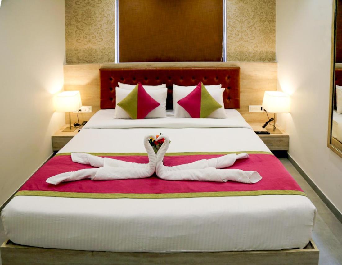 Hotel Nova Pride Rajkot Eksteriør bilde