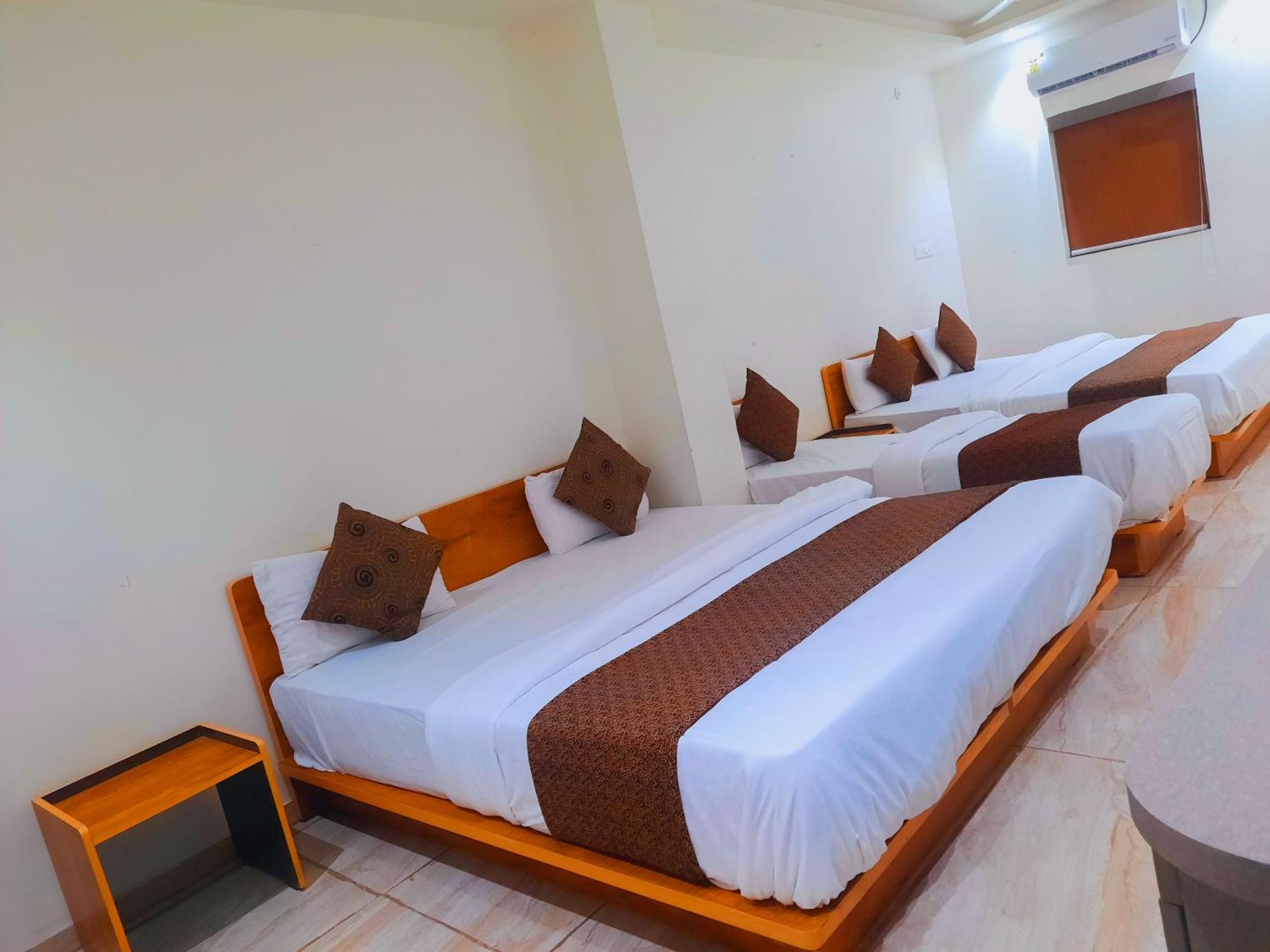 Hotel Nova Pride Rajkot Eksteriør bilde