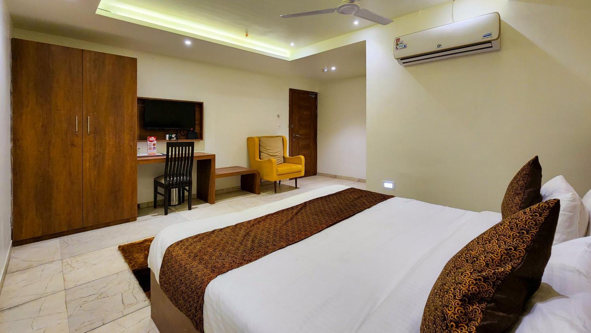 Hotel Nova Pride Rajkot Eksteriør bilde