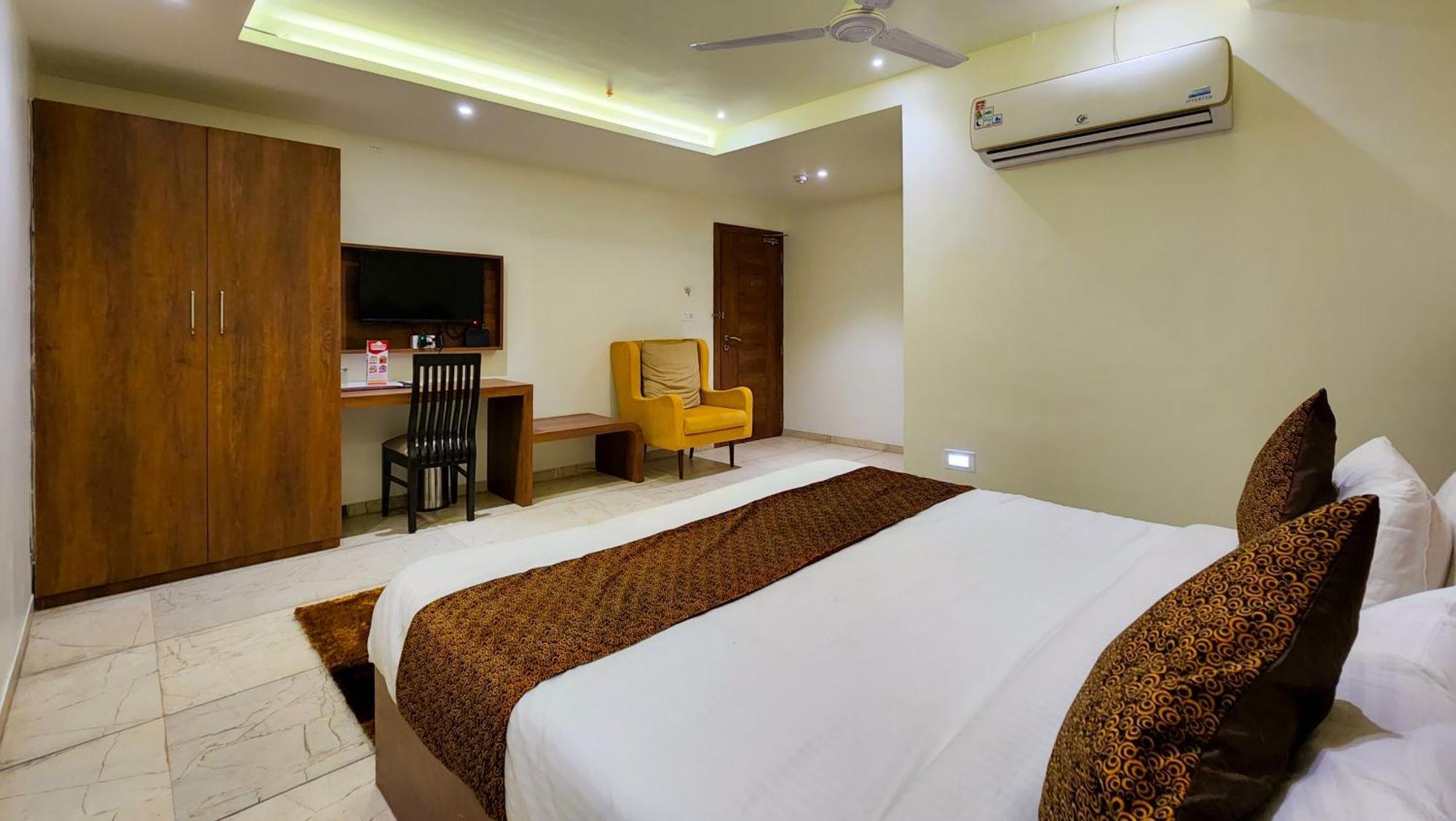 Hotel Nova Pride Rajkot Eksteriør bilde