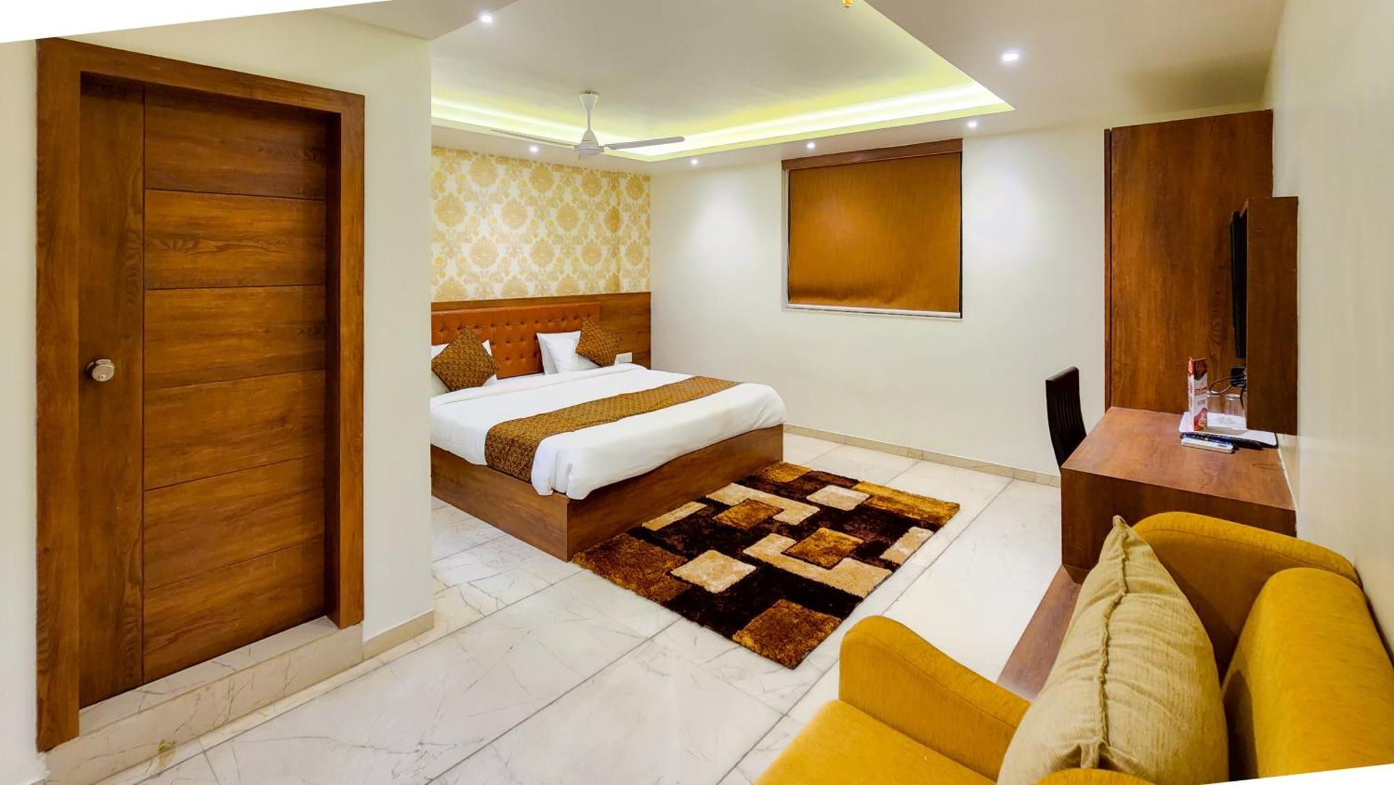 Hotel Nova Pride Rajkot Eksteriør bilde