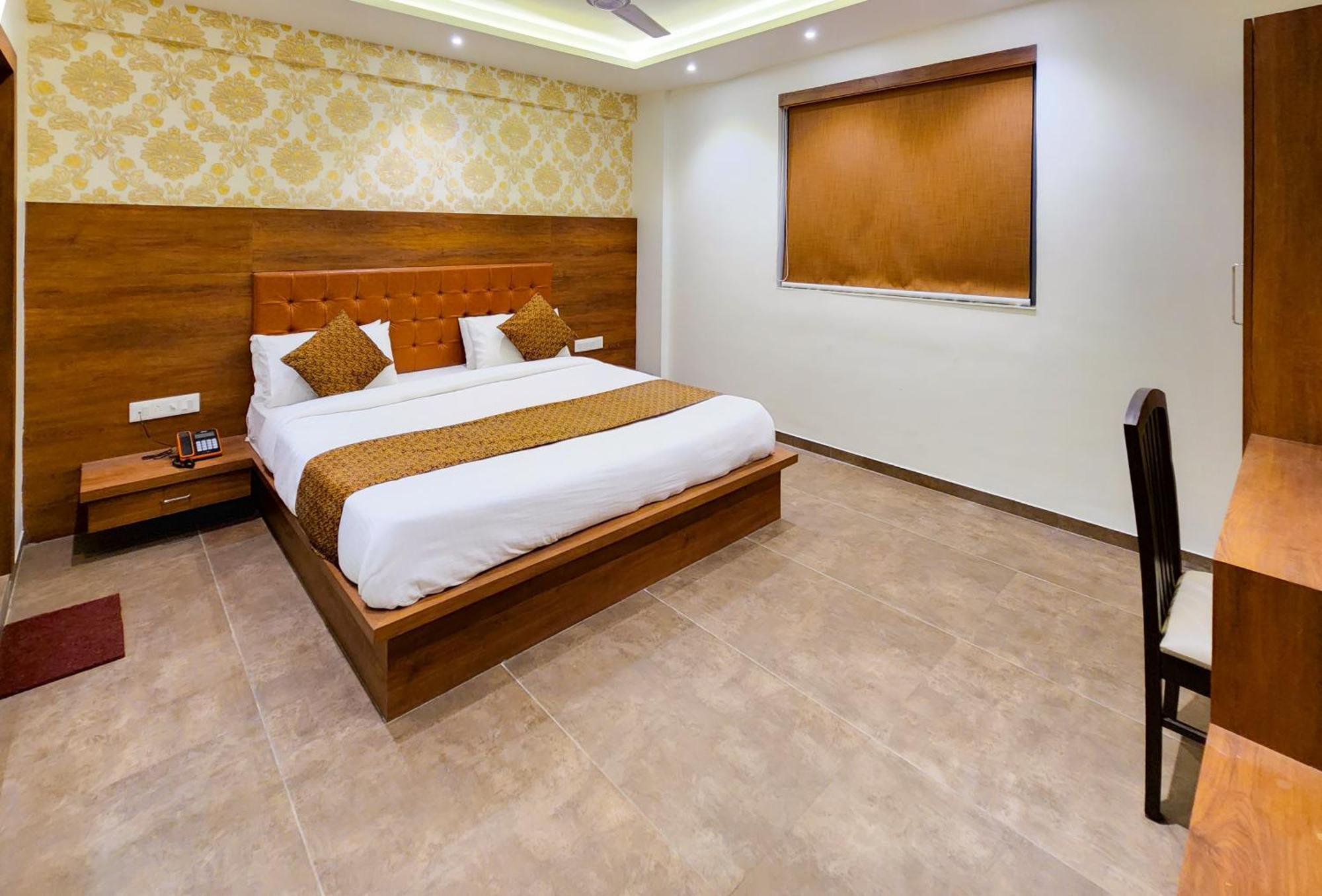 Hotel Nova Pride Rajkot Eksteriør bilde