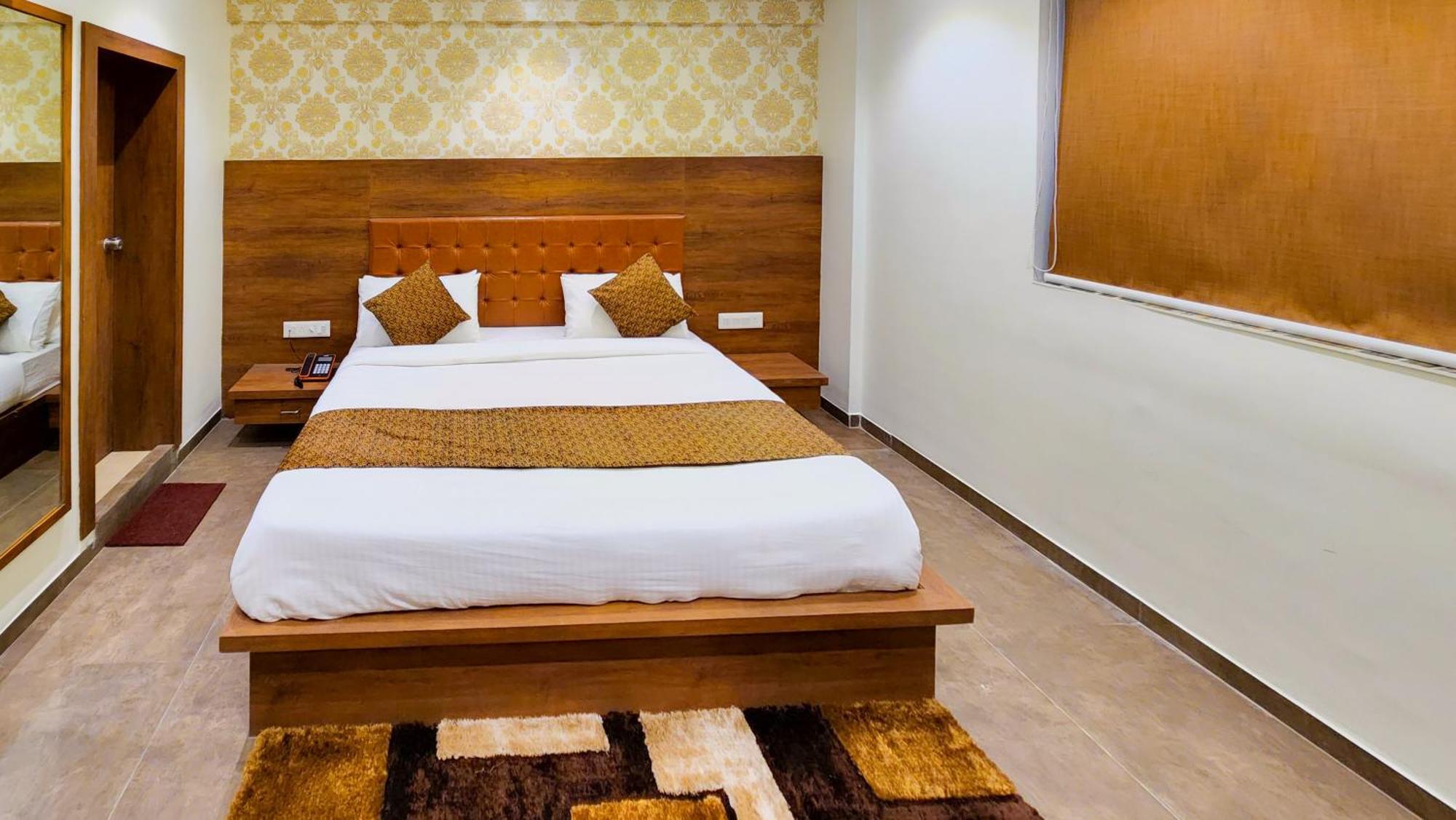 Hotel Nova Pride Rajkot Eksteriør bilde