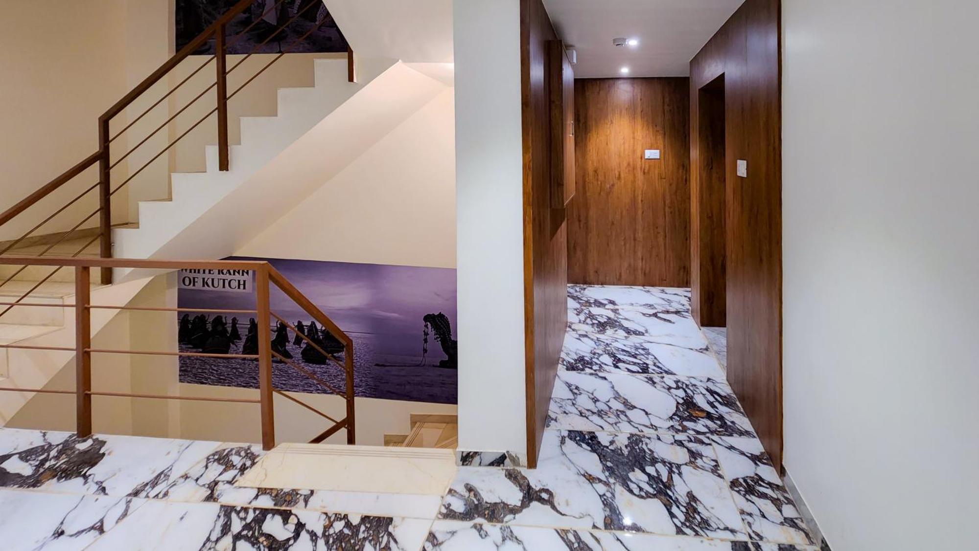 Hotel Nova Pride Rajkot Eksteriør bilde