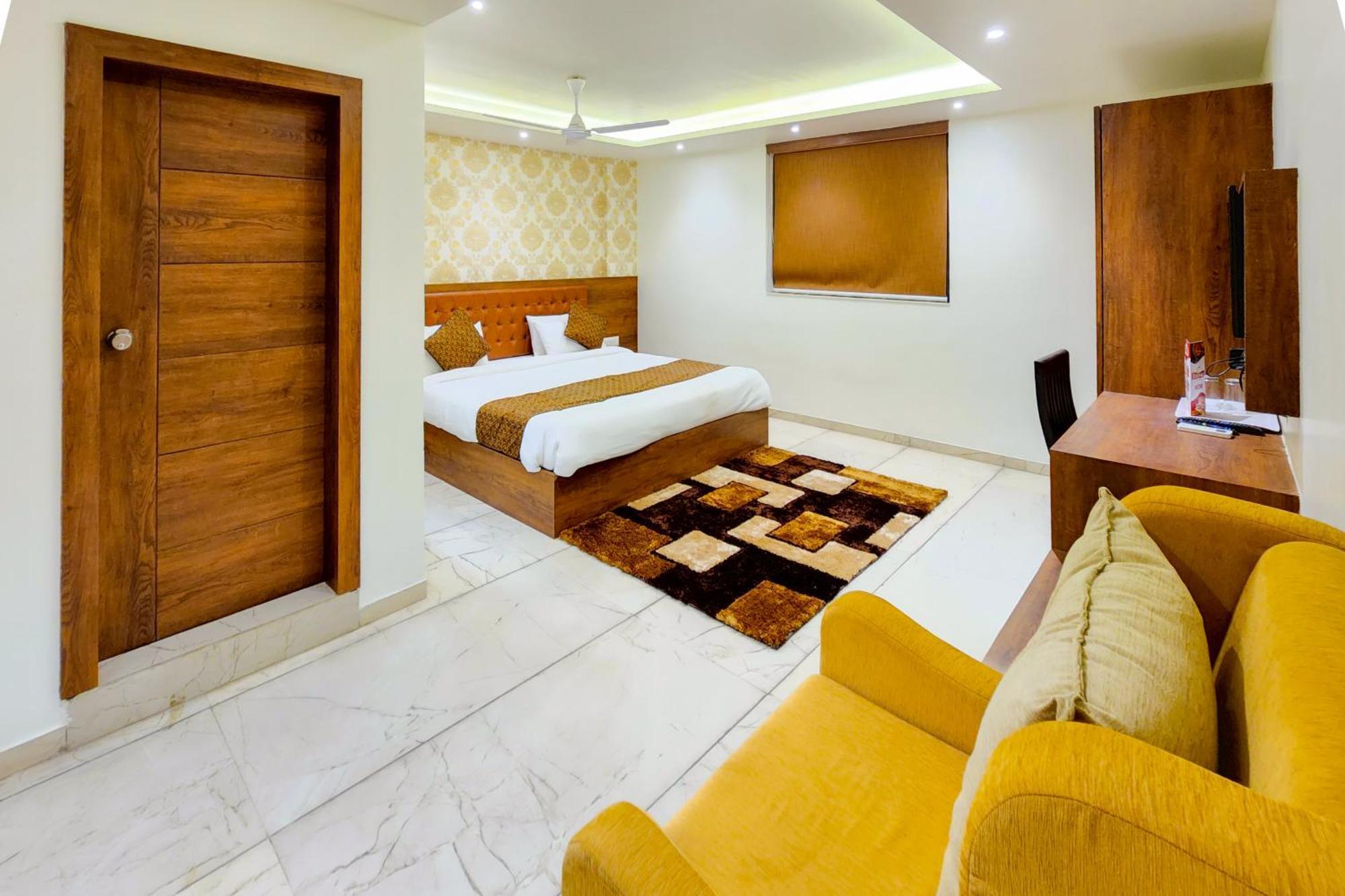 Hotel Nova Pride Rajkot Eksteriør bilde