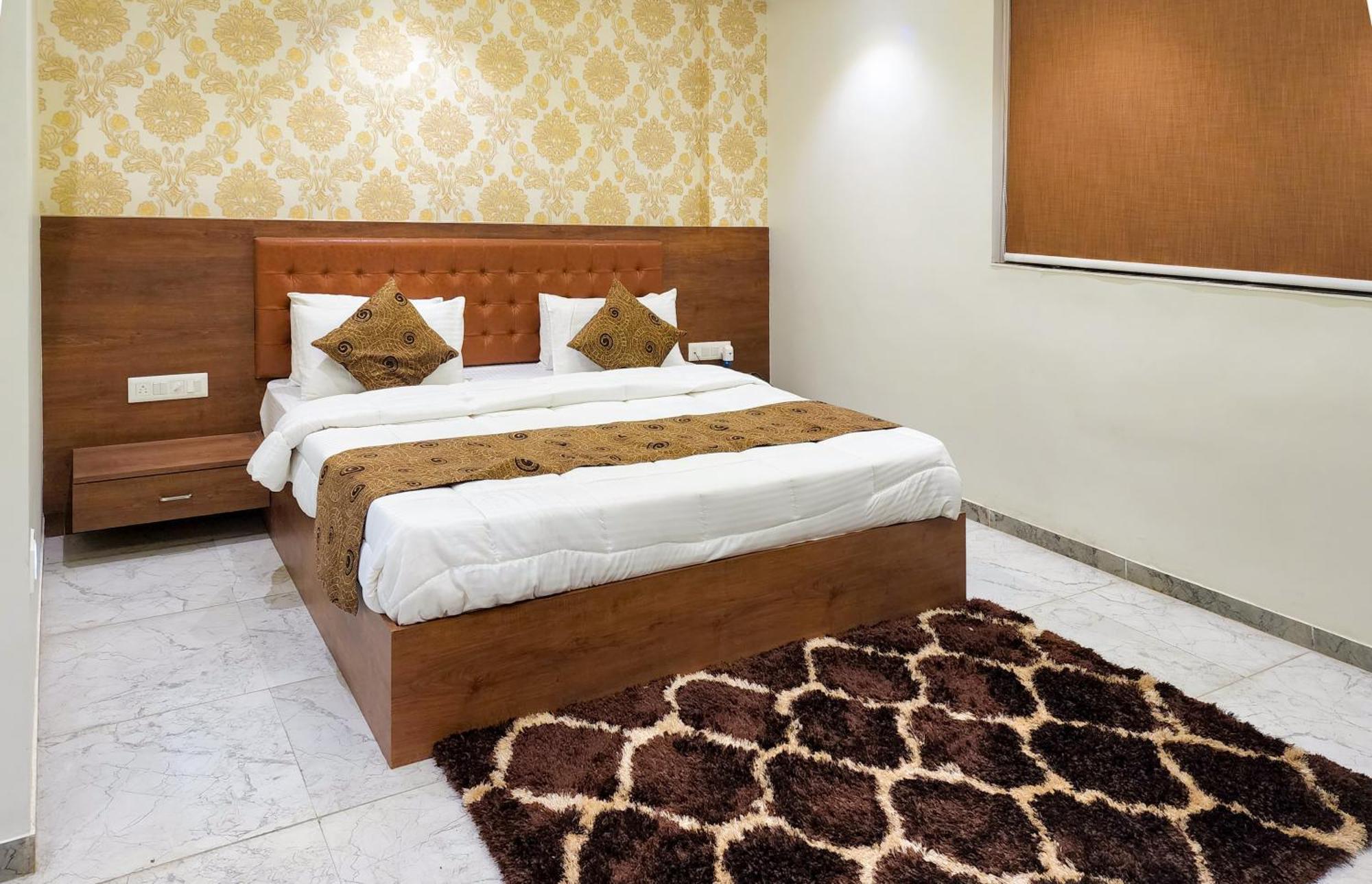 Hotel Nova Pride Rajkot Eksteriør bilde