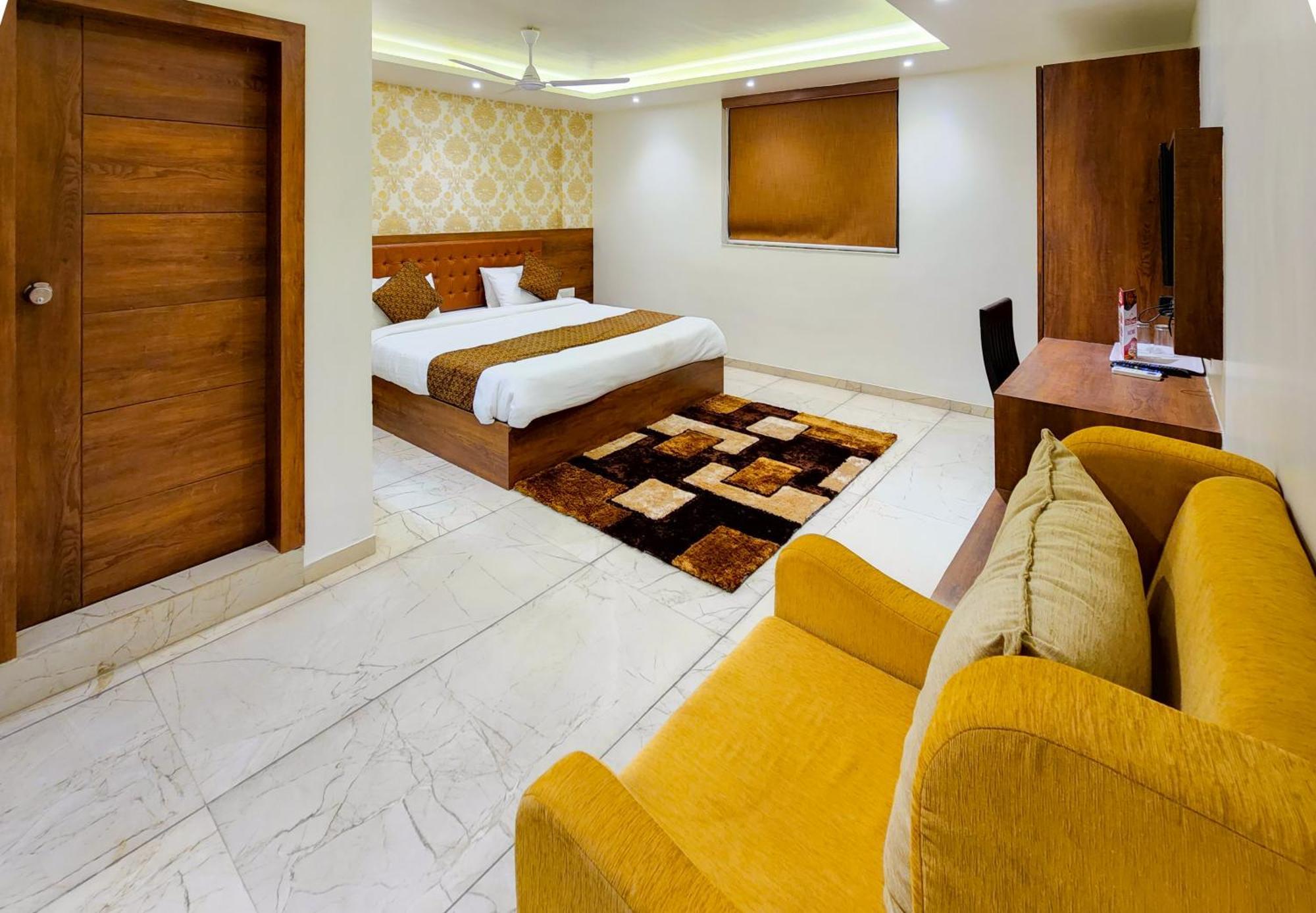 Hotel Nova Pride Rajkot Eksteriør bilde
